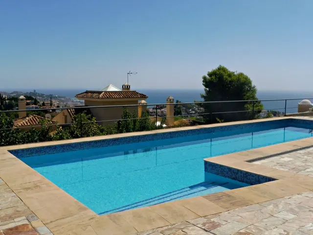 Chalet con vistas despejadas al mar en la mejor Urb. de Málaga — 5