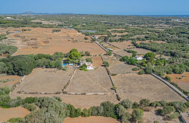 Finca rústica con viñedos y chalet tradicional en Mahón. — 2