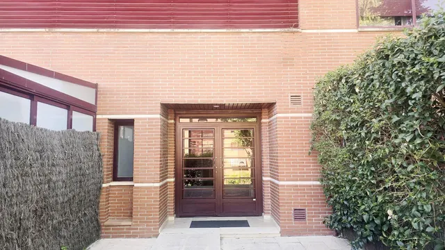 ¡en venta! piso con terraza acristalada, plaza de garaje y trastero en Boadilla del Monte — 28