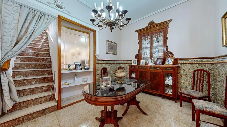 PRECIOSA Y ESPECTACULAR  CASA EN CHIVA  . OJO INVERSORES!!!