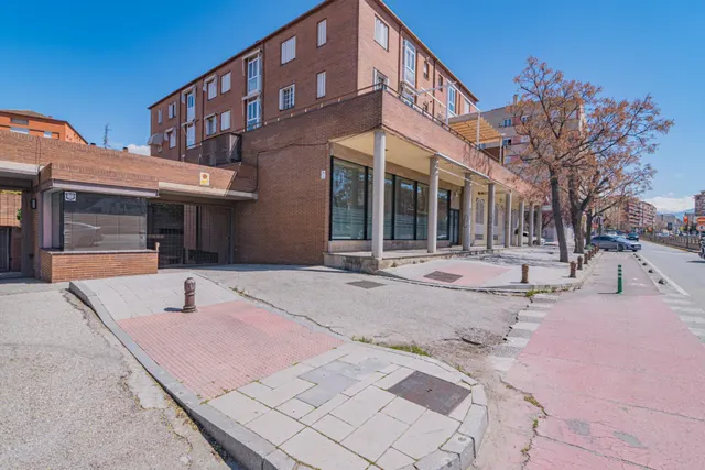 ¡oportunidad única! local comercial en avenida andalucia — 27