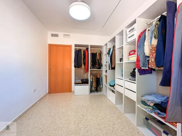 Apartamento de 2 dormitorios con patio, garaje y trastero en Ronda Sur — 27