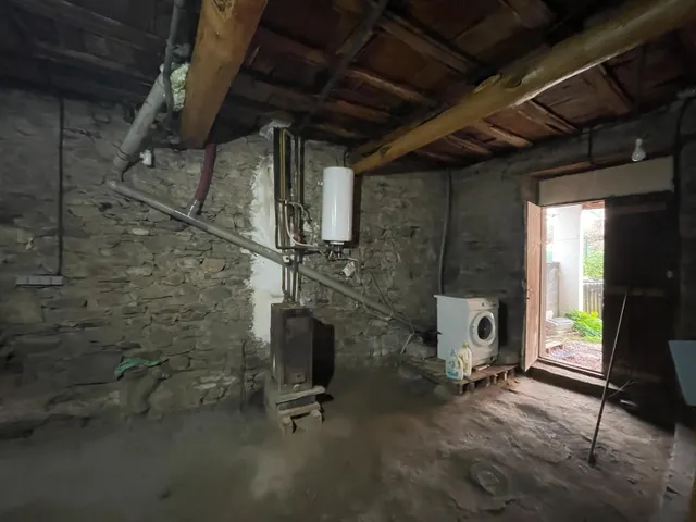 SE VENDE CASA EN CORULLÓN — 34