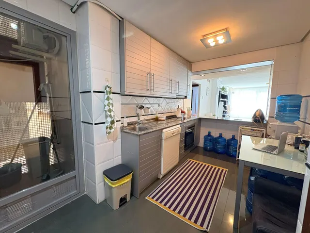 Apartamento moderno y espacioso en primera línea de mar junto a Playa del Cura. ¡3 dormitorios, 2 baños, balcón con vistas al mar (sureste) y piscina comunitaria! — 18