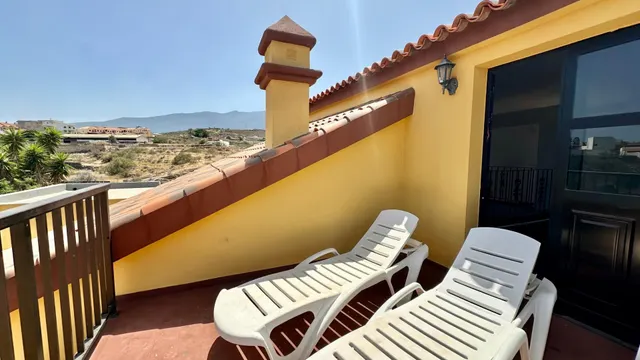 Chalet independiente con 5.318 m2 de parcela y vistas al mar en Candelaria — 39