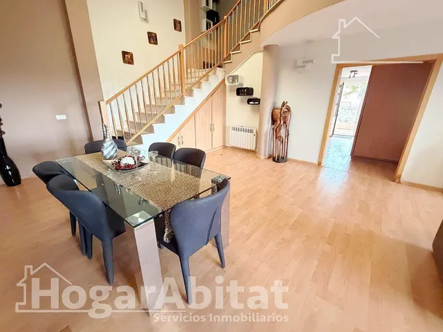¡encantador chalet! amplio y sofisticado con piscina, garaje y dos terrazas — 7