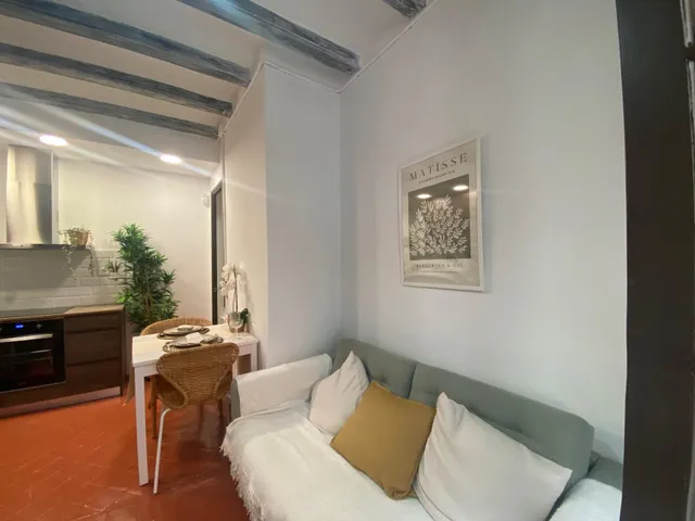 ESTUPENDO APARTAMENTO REFORMADO AL LADO DE SAGRADA FAMILIA — 5