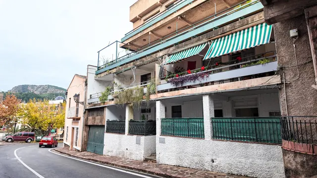 IMPORTANTE EDIFICIO ESQUINERO EN VENTA!! IDEAL INVERSOR!! - foto 5