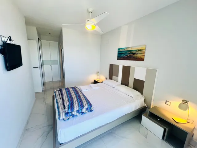 Apartamento en 1ª línea de playa Arenales del Sol. — 24
