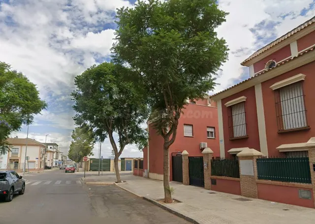 Venta casa en Brenes (Sevilla) — 2