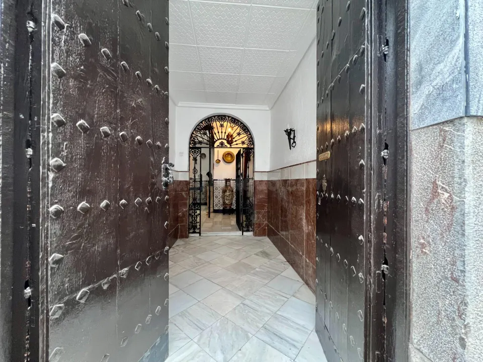 C. EXCLUSIVA CASA EN LA JUDERÍA A 5 MINUTOS DE LA MEZQUITA-CATEDRAL CON GARAJE Y ASCENSOR