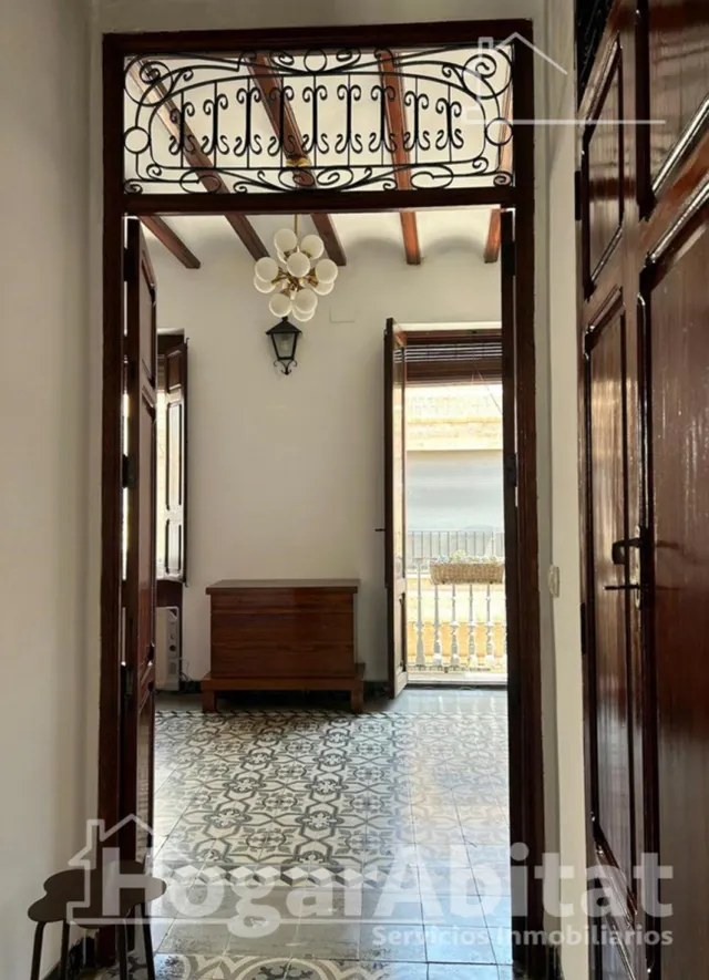 Tradición y calidez mediterránea en esta emblemática casa de pueblo reformada con chimenea, patio — 25