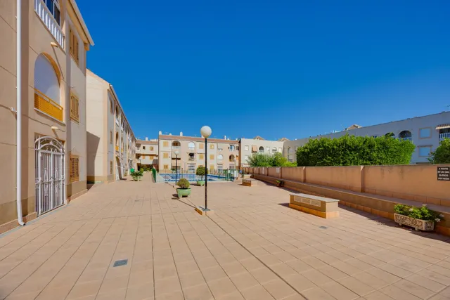 Apartamento de 3 dormitorios y piscina comunitaria en Acequion, Torrevieja — 18