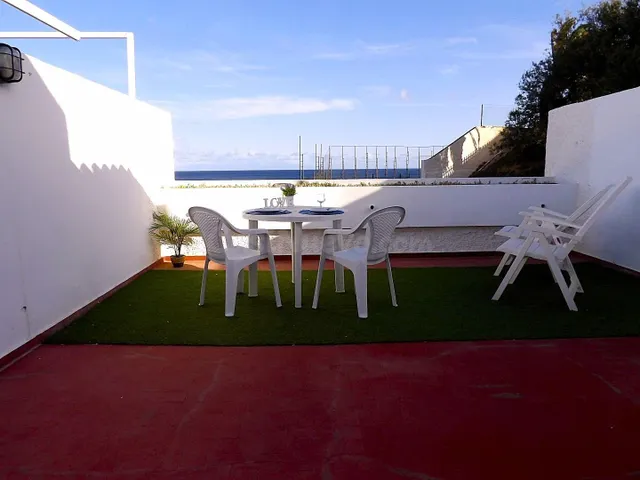 Dúplex con vistas al mar, terraza y piscina en Las Caletilla - foto 2