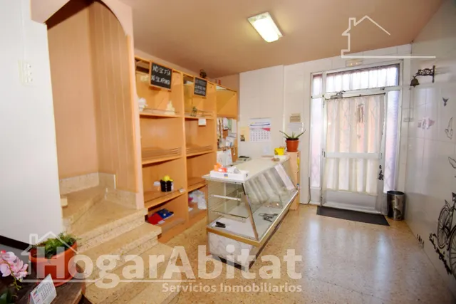 MAGNIFICA CASA CON TERRAZA Y LOCAL COMERCIAL EN EL CENTRO - foto 2