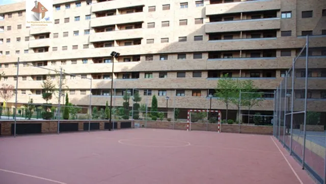 Venta de piso de 4 habitaciones con dos plazas de garaje — 9