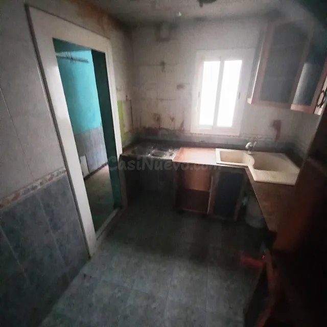 Piso a reformar con cuatro habitaciones. - foto 5