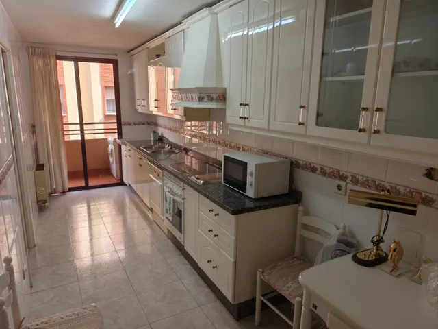 Piso exterior en buen edificio junto a Avda. Gran Capitán — 21