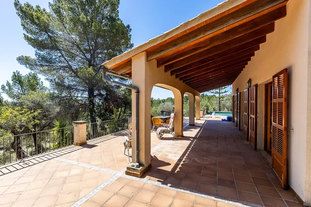SE VENDE FANTASTICA FINCA RÚSTICA CON 35.000M2 DE TERRENO EN CALVIÀ — 30