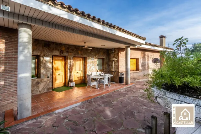 ESPECTACULAR CASA A 4 VIENTOS EN SANT FELIU DEL RACÓ - foto 2