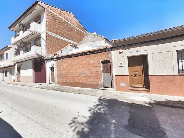 Solar de 272 m2, Plaza Santos Martires