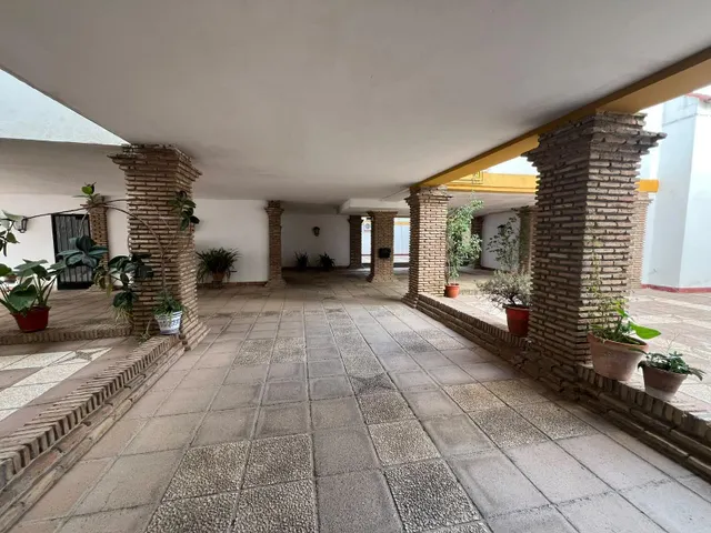Amplio piso en alquiler en Plaza San Rafael, Córdoba — 34