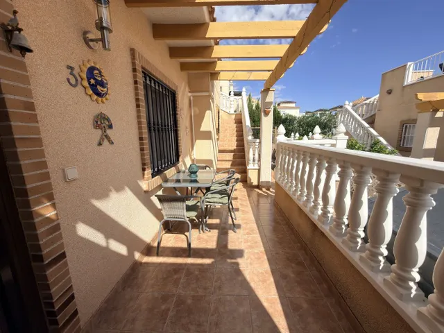 Adosado de 2 dormitorios y 1 baño en villamartín (orihuela costa) — 2