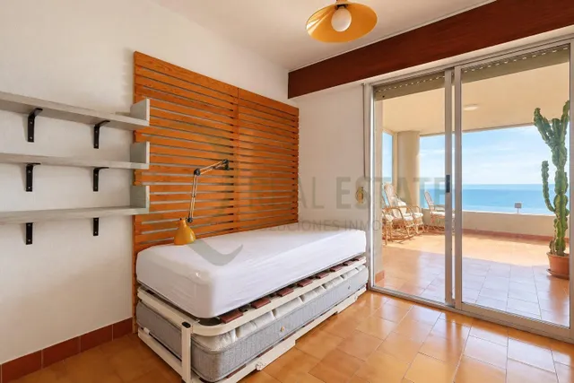 Vistas abiertas al mar y gran terraza en Cabo de las Huertas · 3 dormitorios y 2 baños — 32
