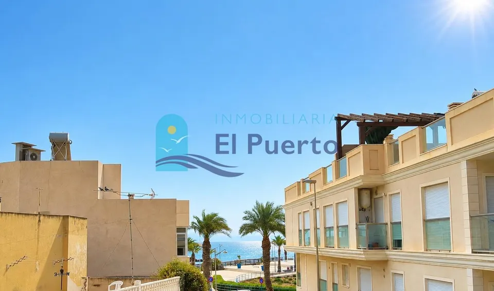 Casa para reformar con apartamento independiente y vistas al mar en isla plana – ref. 1864