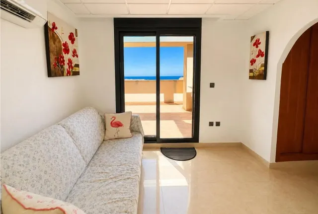 Ático dúplex con vistas frontales al mar y amplio solárium en Guardamar del Segura — 20