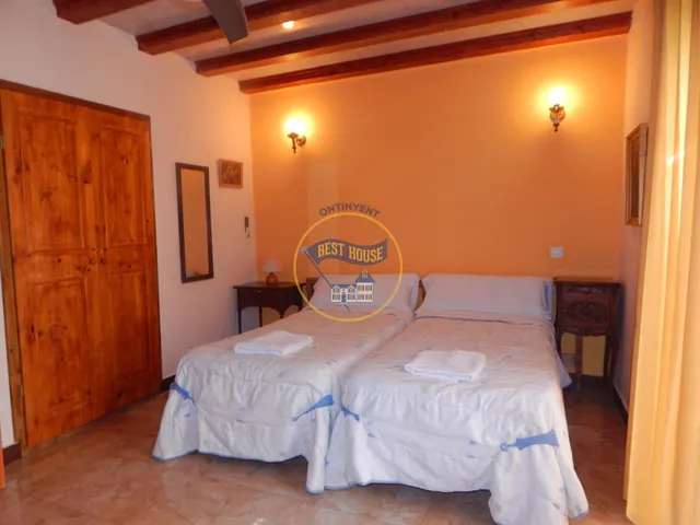 OPORTUNIDAD, CASA REFORMADA CON PISCINA Y OTRAS COMODIDADES. — 27