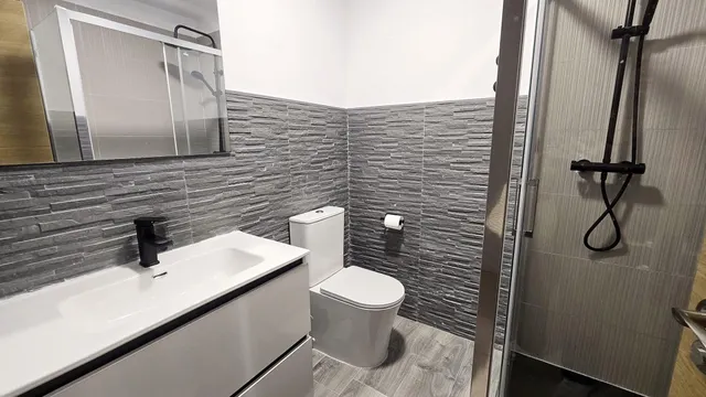 Alquiler de habitaciones por temporada en chalet con piscina de Villanueva de la Cañada (Madrid). — 9