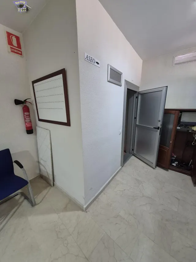 SE VENDE LOCAL COMERCIAL EN ZONA CENTRO — 9