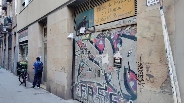 Parking de moto 5m² en alquiler - Casc Antic