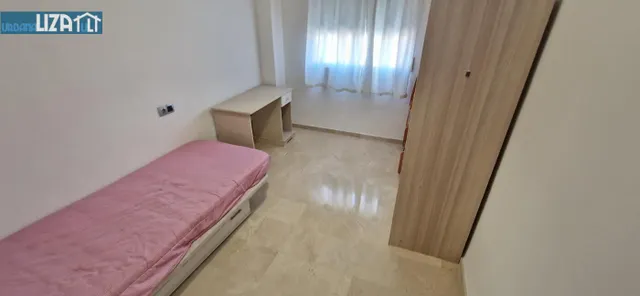 Piso exterior de 4 habitaciones con piscina y garaje — 19