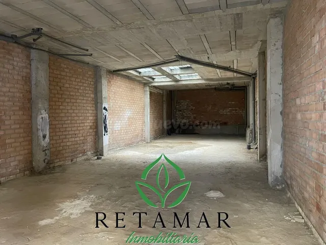 Local comercial en bruto de 120 metros en calle principal del casco historico — 2