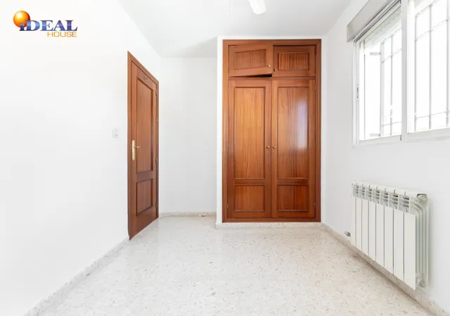 Vive en el corazón de Armilla: 4 dormitorios, patio, terraza y garaje — 14