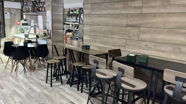 Se vende local comercial en pleno centro de Antequera — 2