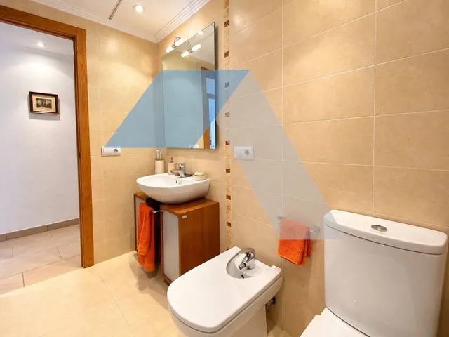 Chalet en parcela urbana con piscina privada en san vicente del raspeig — 22