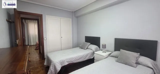AMPLITUD Y CONFORT EN CUATRO CAMINOS · CALLE JOSÉ HIERRO · GARAJE Y TRASTERO — 10