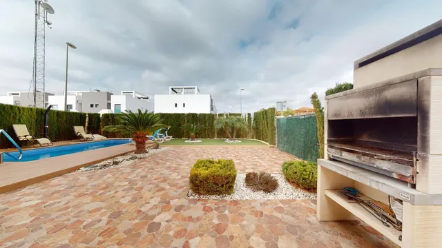 Precioso Bungalow a un paso de Zenia Boulevard — 38