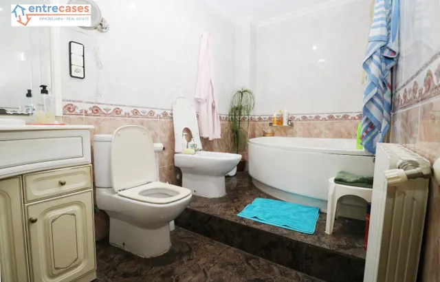 CASA INDEPENDIENTE CON LOCAL — 9
