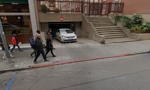 Plaza de parking en venta al lado de la Plaça Catalunya - foto 4