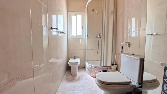 Piso en venta en la zona de Valldaura, con ascensor y balcón — 18