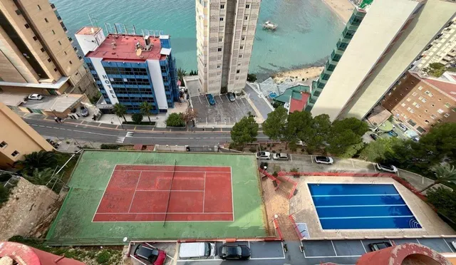 Espectacular piso reformado con diseño y calidad,  con vistas impresionantes al mar y Benidorm. — 29