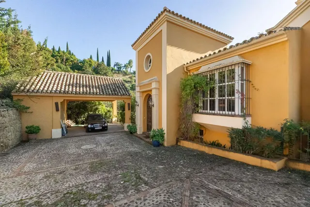 VILLA DE LUJO CON ESTILO ANDALUZ EN BENAHAVIS — 3