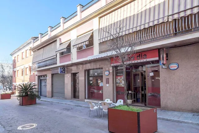 Mollet Local en zona peatonal, centro. OPORTUNIDAD - foto 2