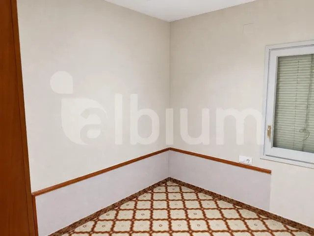 Amplio piso de 4 habitaciones con terraza, parking y trastero — 19