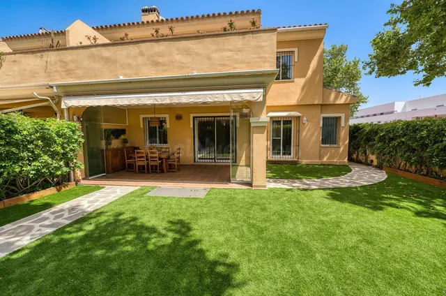 Adosado 4 habitaciones 210m² en alquiler - Marbella