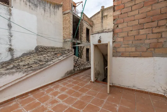 BONITA CASA PARA REFORMAR — 26